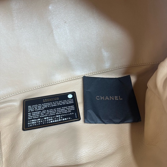 CHANEL CALF LEATHER MEDIUM LUXE LIGNE BEIGE BOWLER shoulder bag - Picture 16 of 16